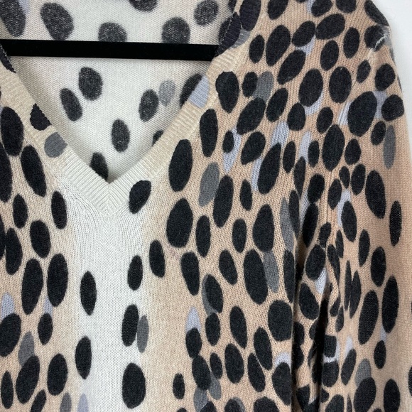 Equipment Femme Tan Black Cashmere Animal Print Long Sleeve Sweater Size XS - Picture 8 of 9